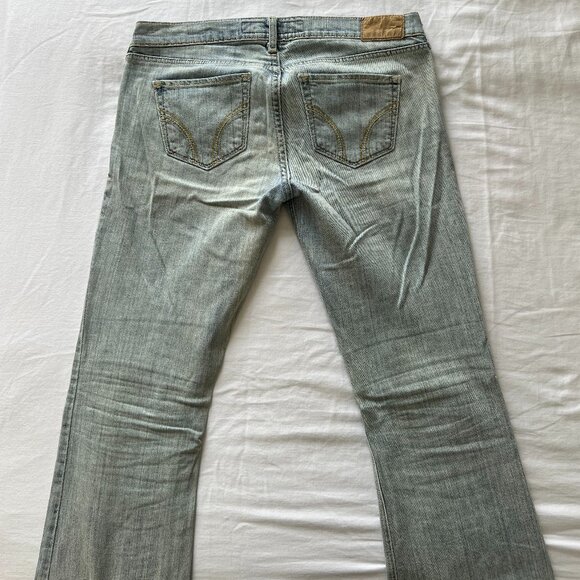VINTAGE Fall 2009 Super Low Rise Flare Hollister Light Wash Denim JEans - Picture 2 of 4